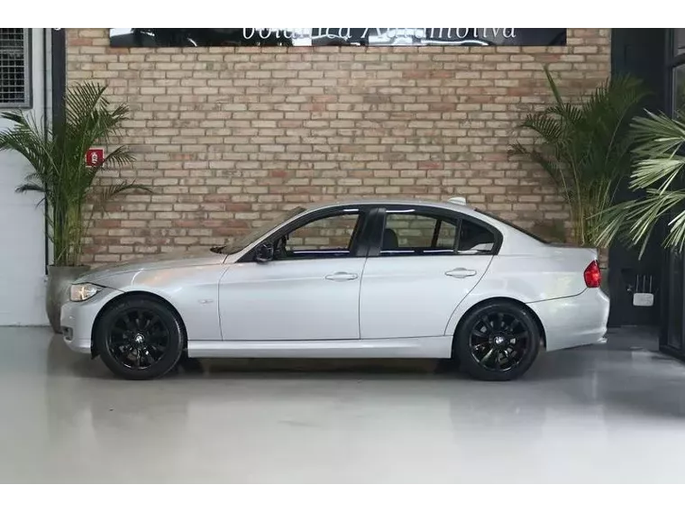 BMW 320i Prata 10