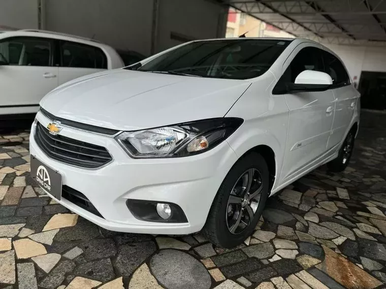 Chevrolet Onix Branco 9