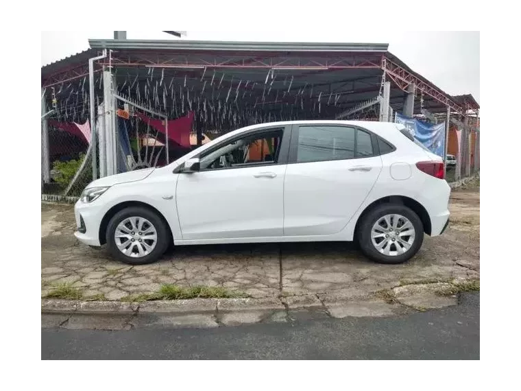 Chevrolet Onix Branco 5