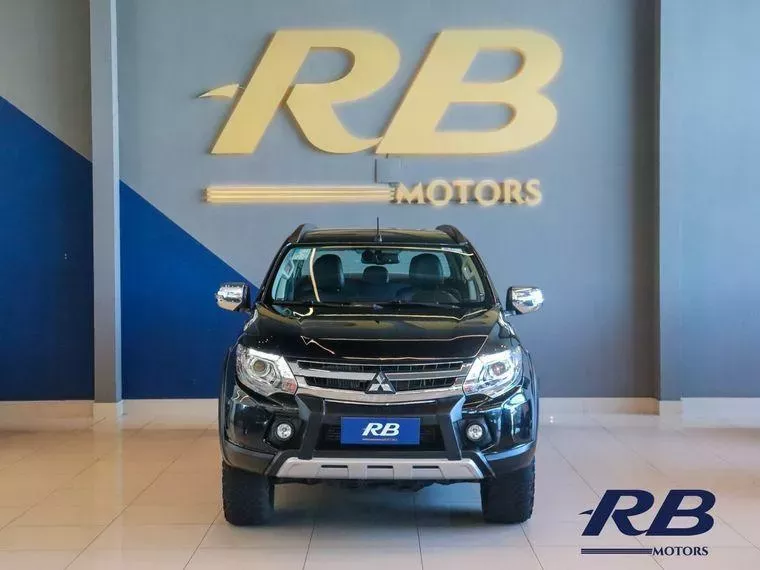 Mitsubishi L200 Triton Preto 2