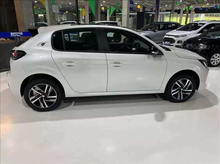 Peugeot 208 Branco 7