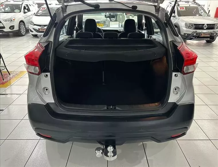 Nissan Kicks Prata 9