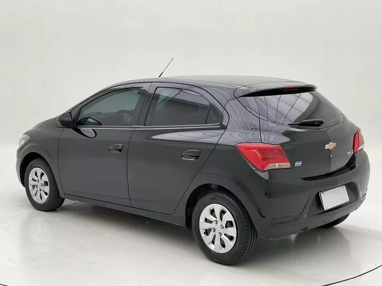 Chevrolet Onix Preto 10