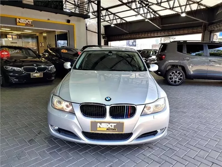 BMW 320i Prata 18