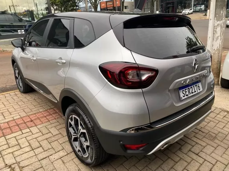 Renault Captur Prata 22