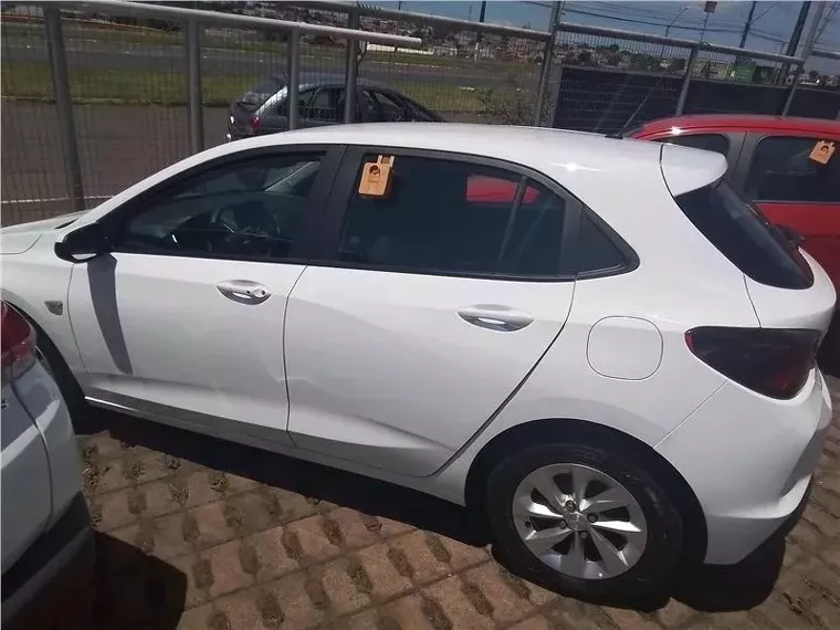 Chevrolet Onix Branco 7