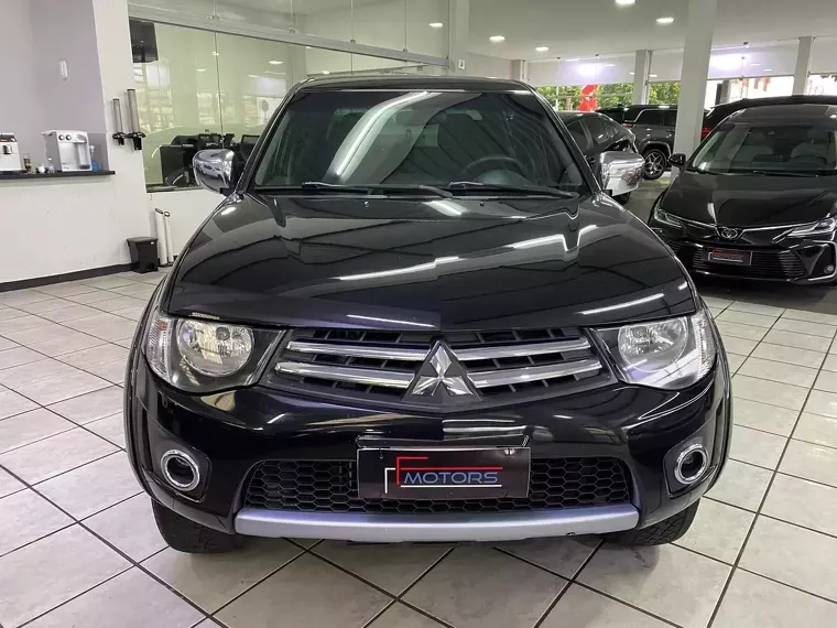 Mitsubishi L200 Triton Preto 4