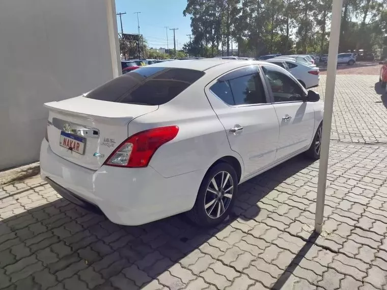 Nissan Versa Branco 2