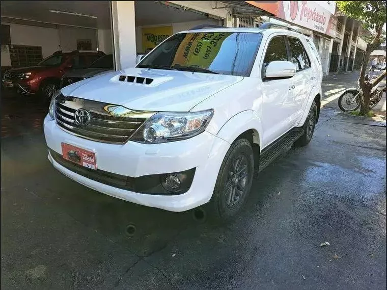 Toyota Hilux SW4 Branco 21