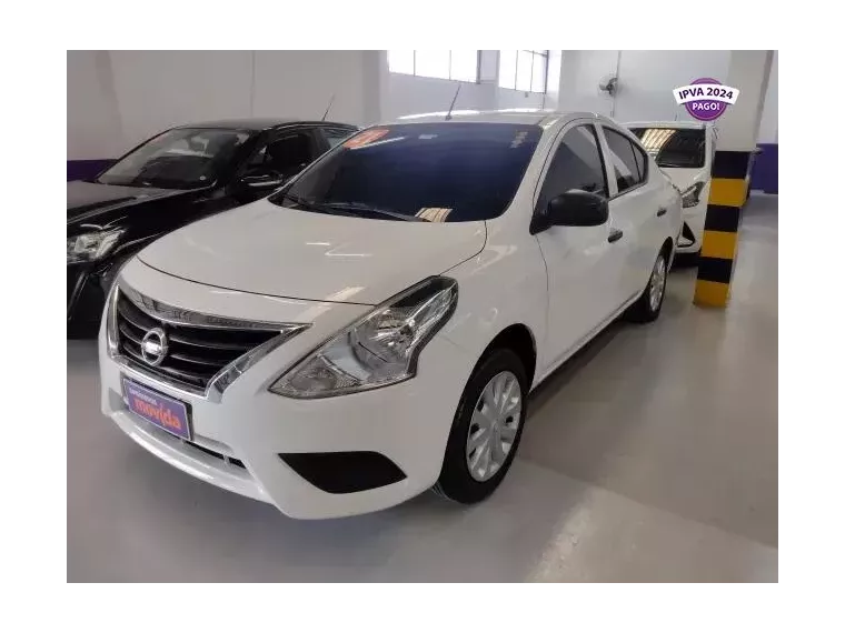 Nissan Versa Branco 2