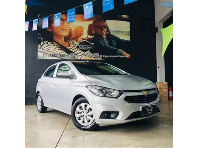 Chevrolet Onix Prata 1