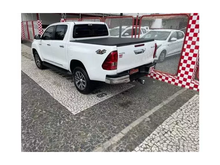 Toyota Hilux Branco 2