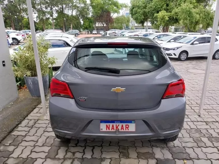 Chevrolet Onix Cinza 6