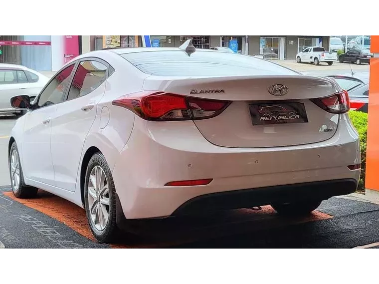 Hyundai Elantra Branco 1