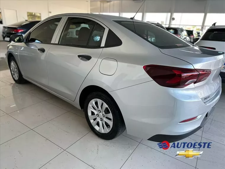 Chevrolet Onix Prata 9