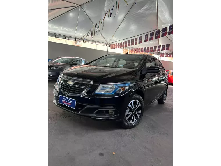 Chevrolet Onix Preto 5