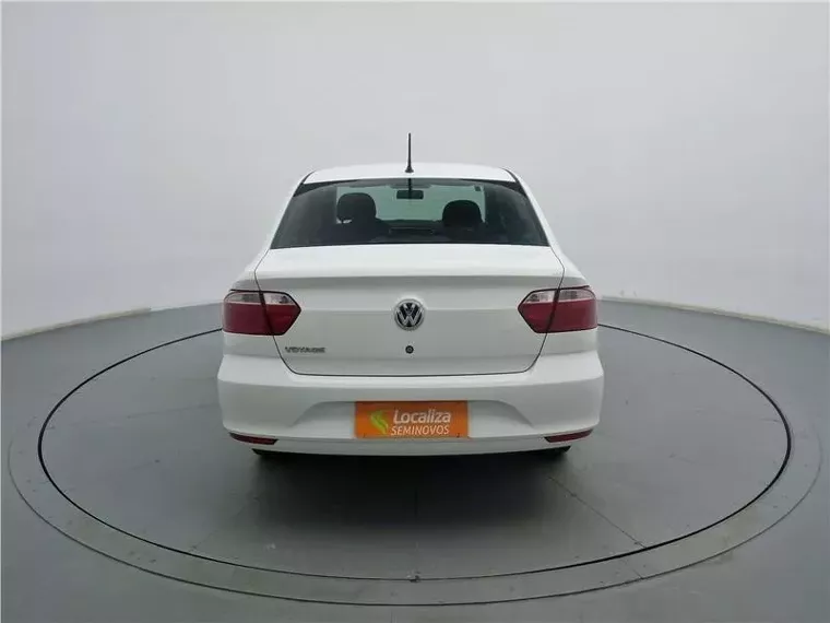 Volkswagen Voyage Branco 14