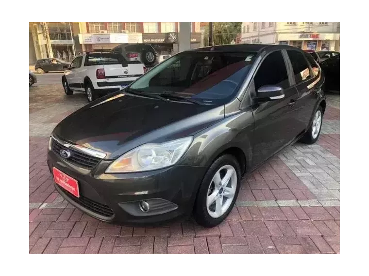 Ford Focus Cinza 4