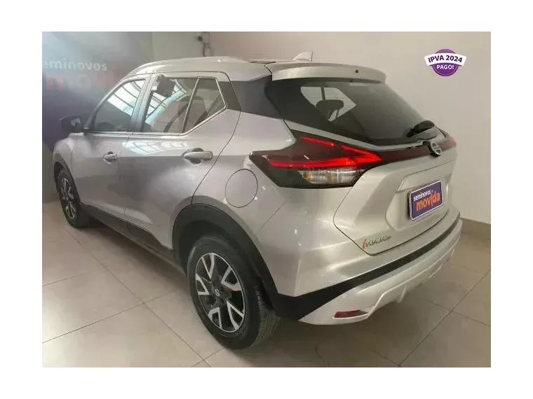 Nissan Kicks Prata 7