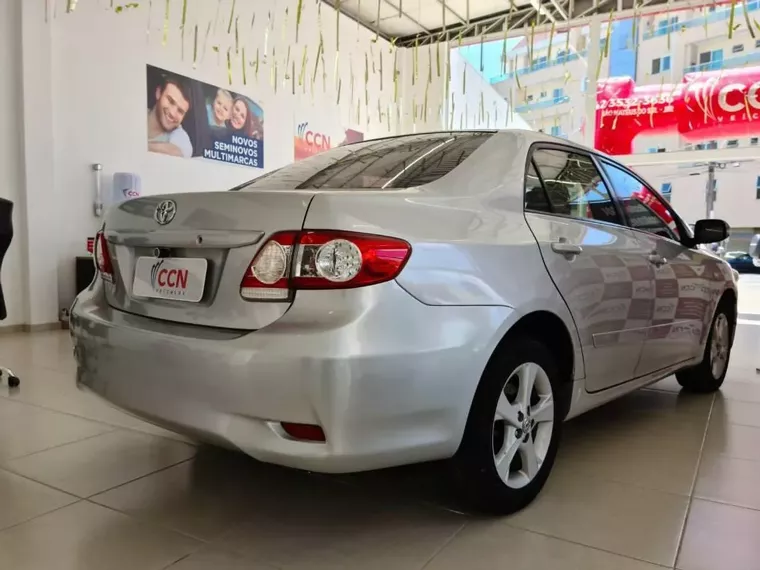 Toyota Corolla Prata 2