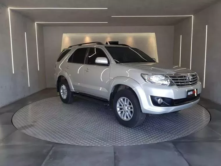 Toyota Hilux SW4 Bege 1