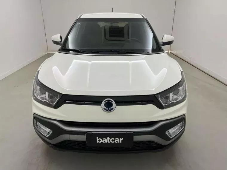 Ssangyong XLV Branco 5