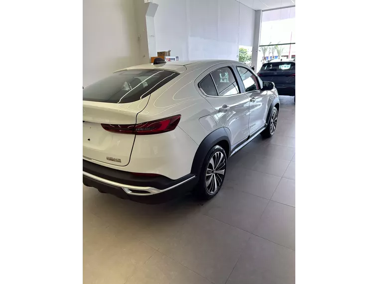 Fiat Fastback Branco 8