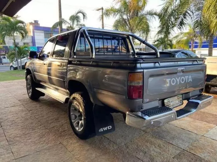 Toyota Hilux Prata 6