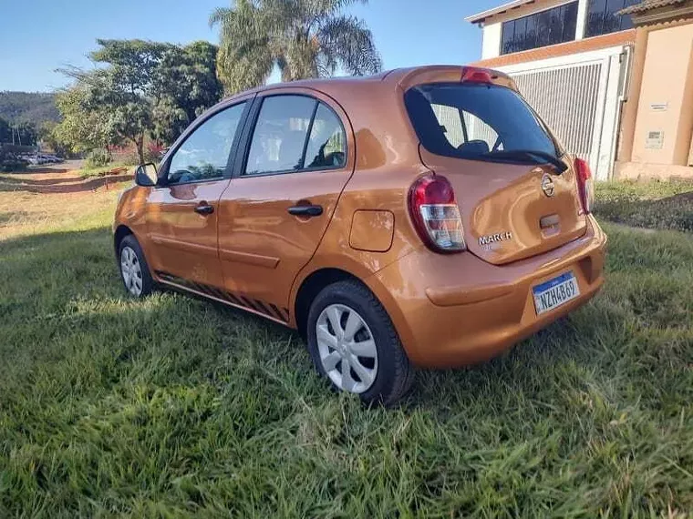 Nissan March Laranja 7