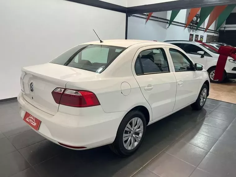 Volkswagen Voyage Branco 10