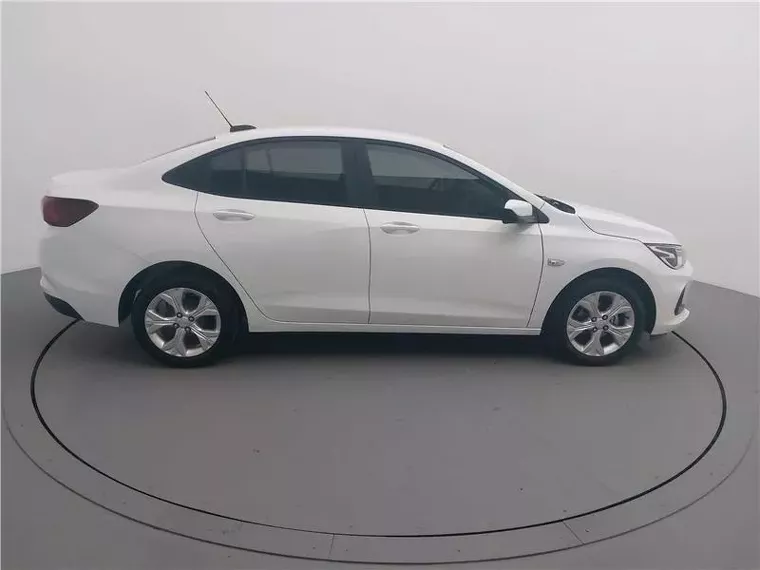 Chevrolet Onix Branco 16