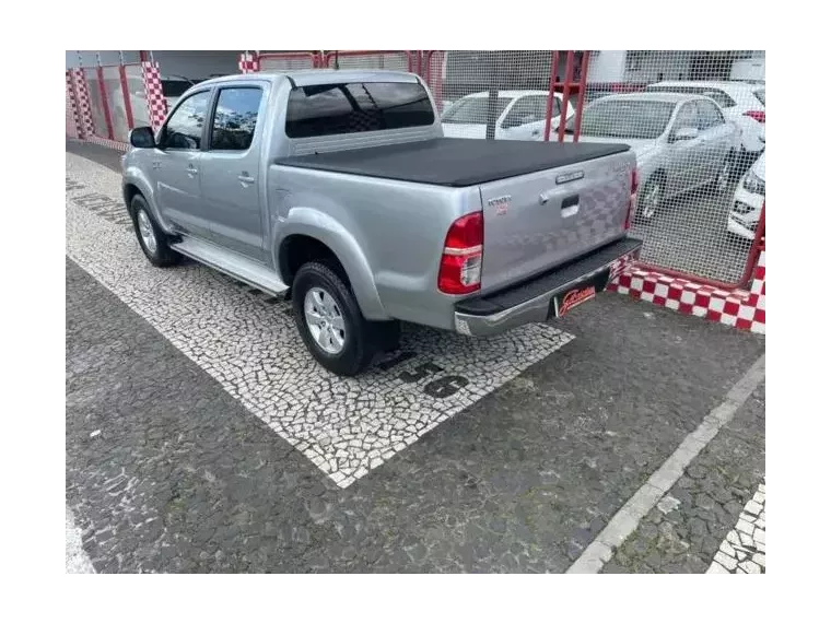 Toyota Hilux Prata 1