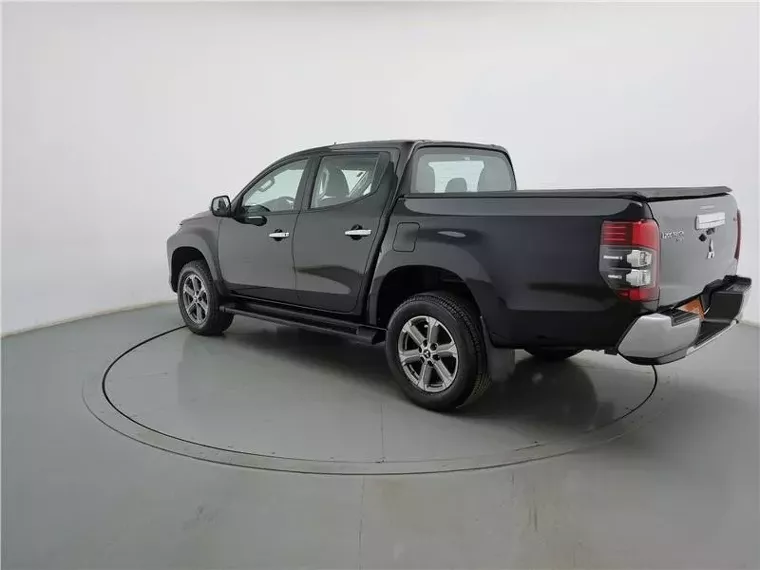 Mitsubishi L200 Triton Preto 6