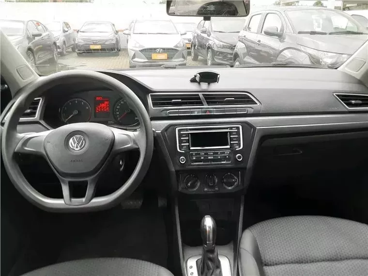 Volkswagen Voyage Prata 4