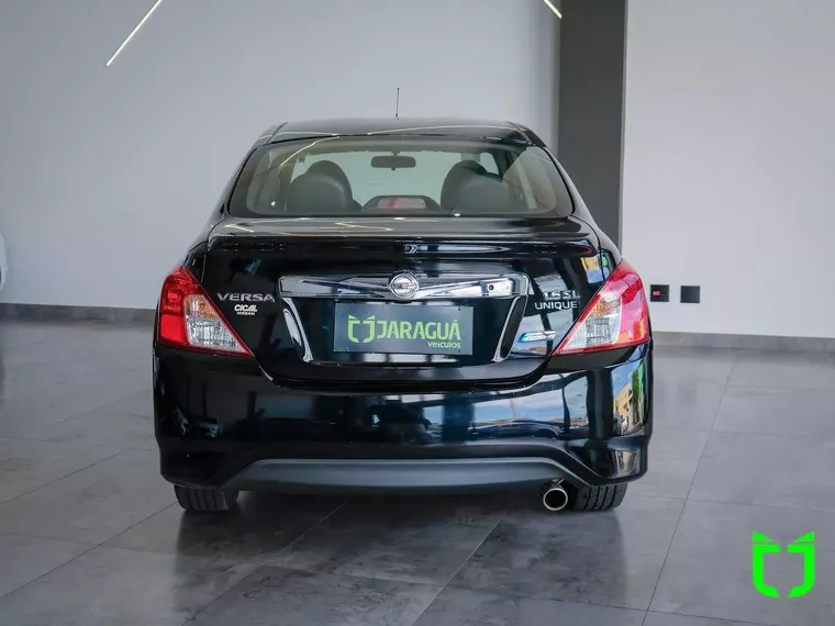 Nissan Versa Preto 9