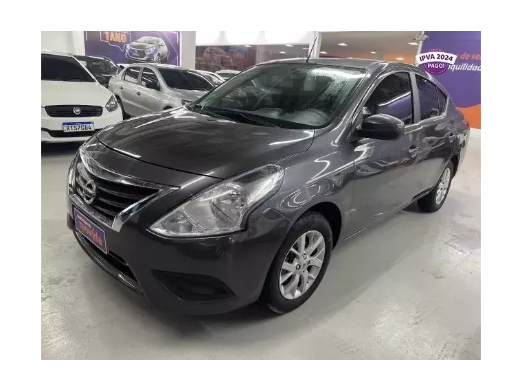 Nissan Versa Cinza 4