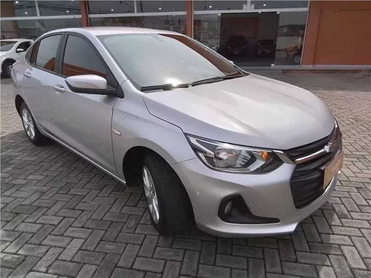 Chevrolet Onix Prata 11