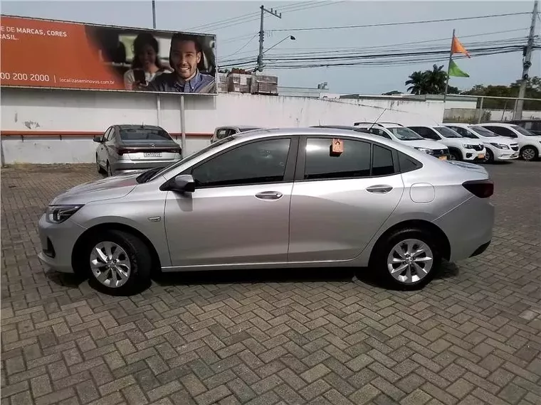 Chevrolet Onix Prata 5