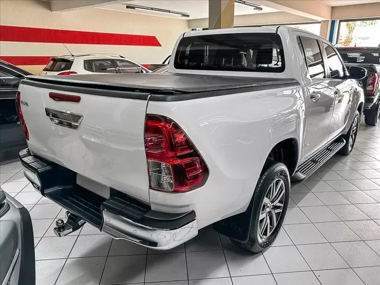 Toyota Hilux Branco 3