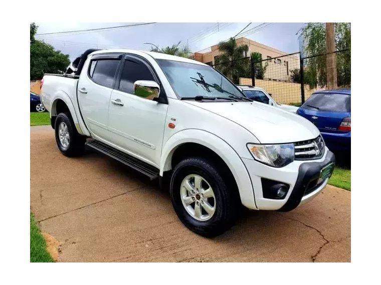 Mitsubishi L200 Triton Branco 1