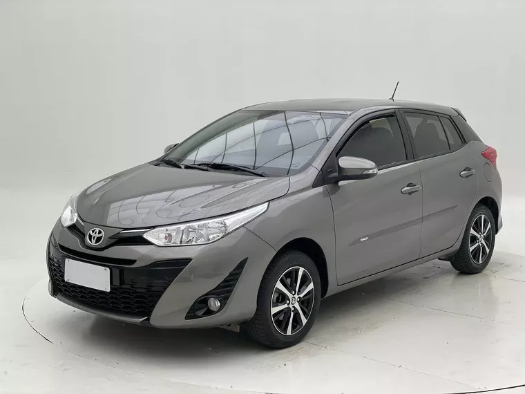 Toyota Yaris Cinza 1