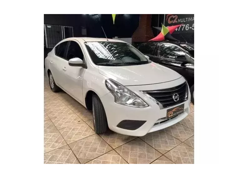 Nissan Versa Branco 3