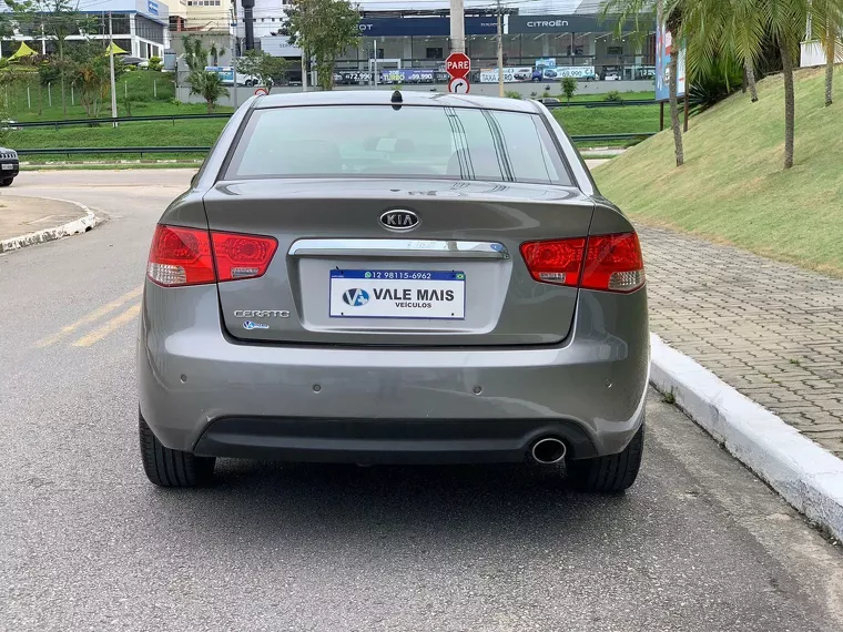 KIA Cerato Cinza 3