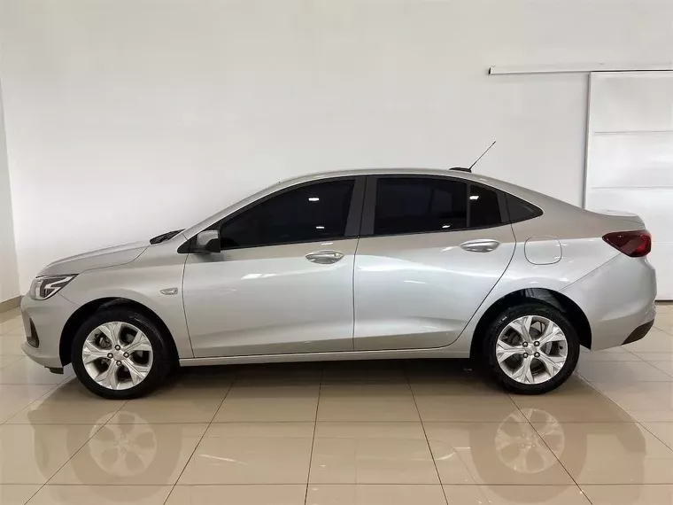 Chevrolet Onix Prata 12