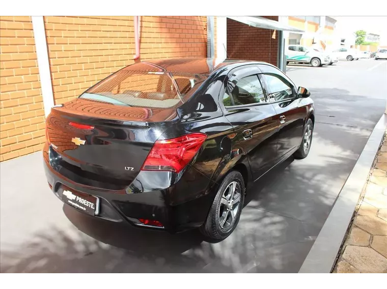 Chevrolet Prisma Preto 7