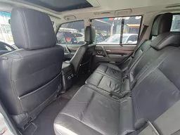 Mitsubishi Pajero Full
