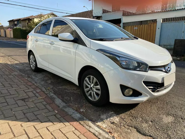 Hyundai HB20S Branco 3