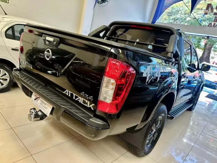 Nissan Frontier Preto 23