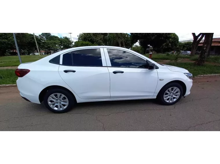 Chevrolet Onix Branco 15