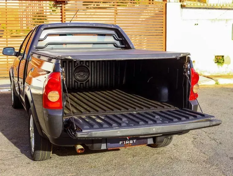 Chevrolet Montana Preto 2